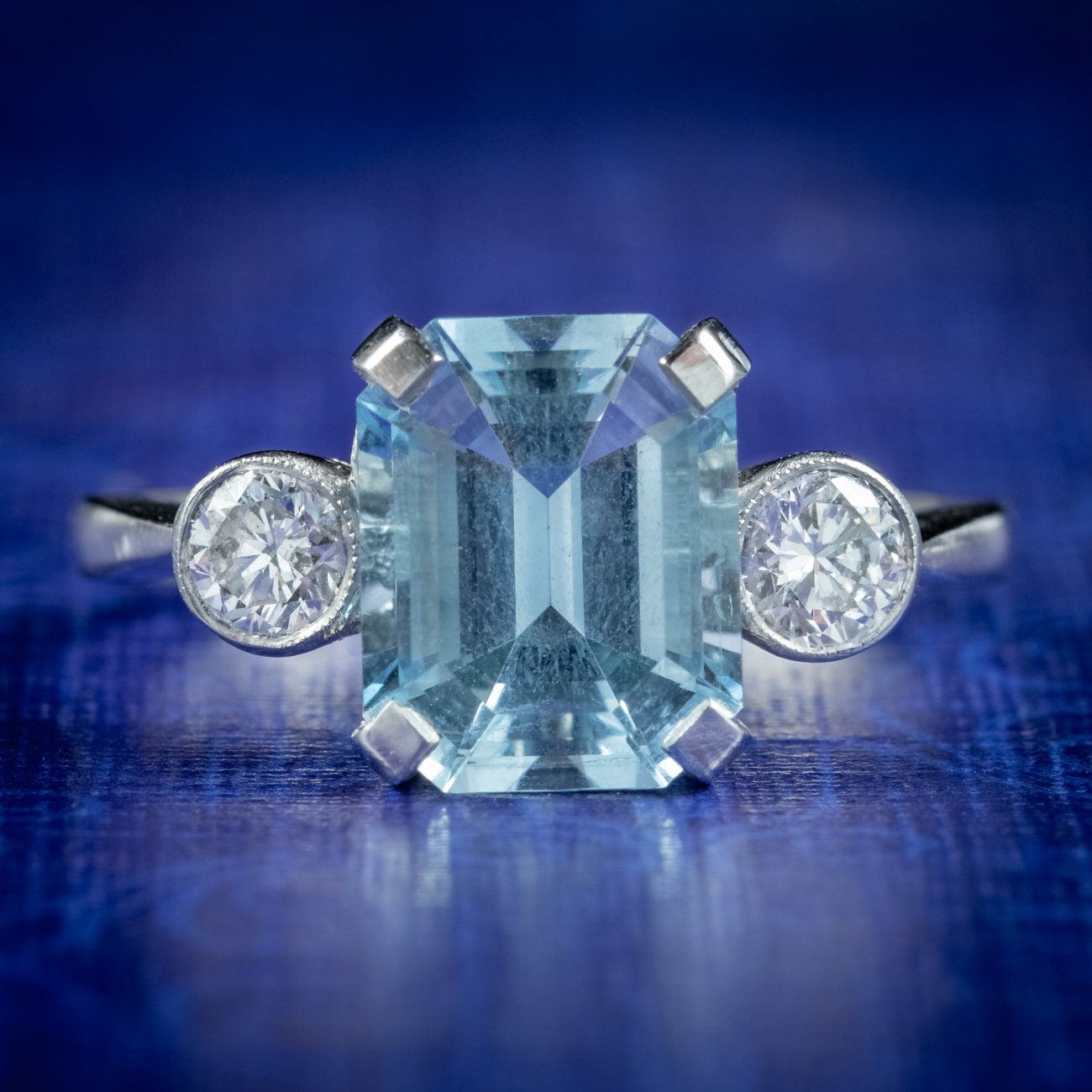 Art Deco Stil Aquamarin Diamant Trilogy Ring 3Ct Aqua von LaurelleLtd