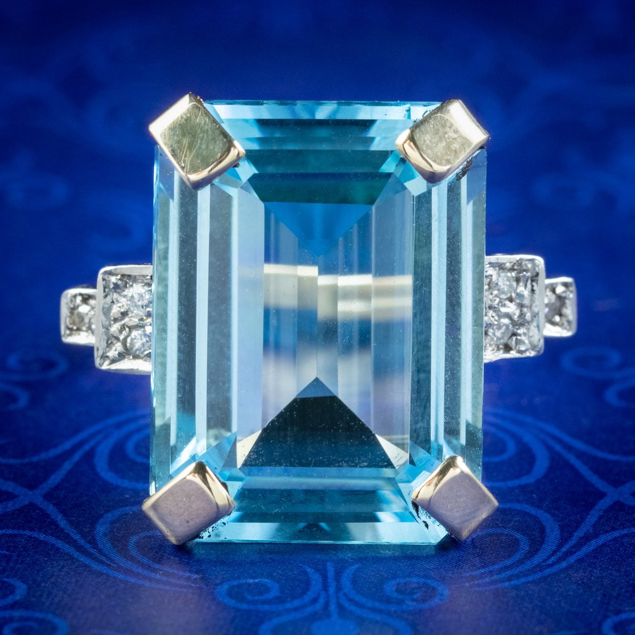 Art Deco Stil Blauer Topas Diamant Cocktail Ring 26Ct Topaz von LaurelleLtd
