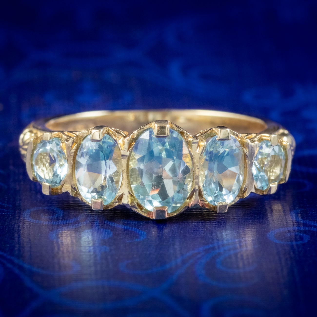 Blautopas Fünfstein Ring 9Ct Gelbgold von LaurelleLtd