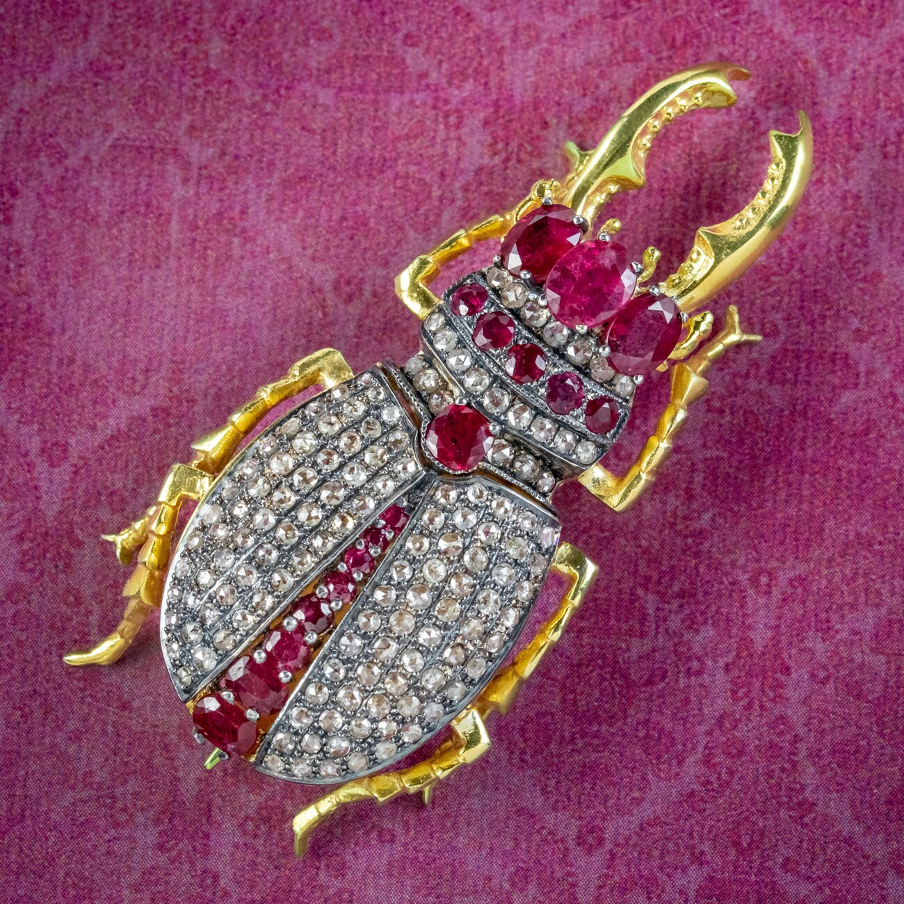 Edwardian Style Rubin Diamant Hirschkäfer Brosche 2.5Ct Of Ruby von LaurelleLtd