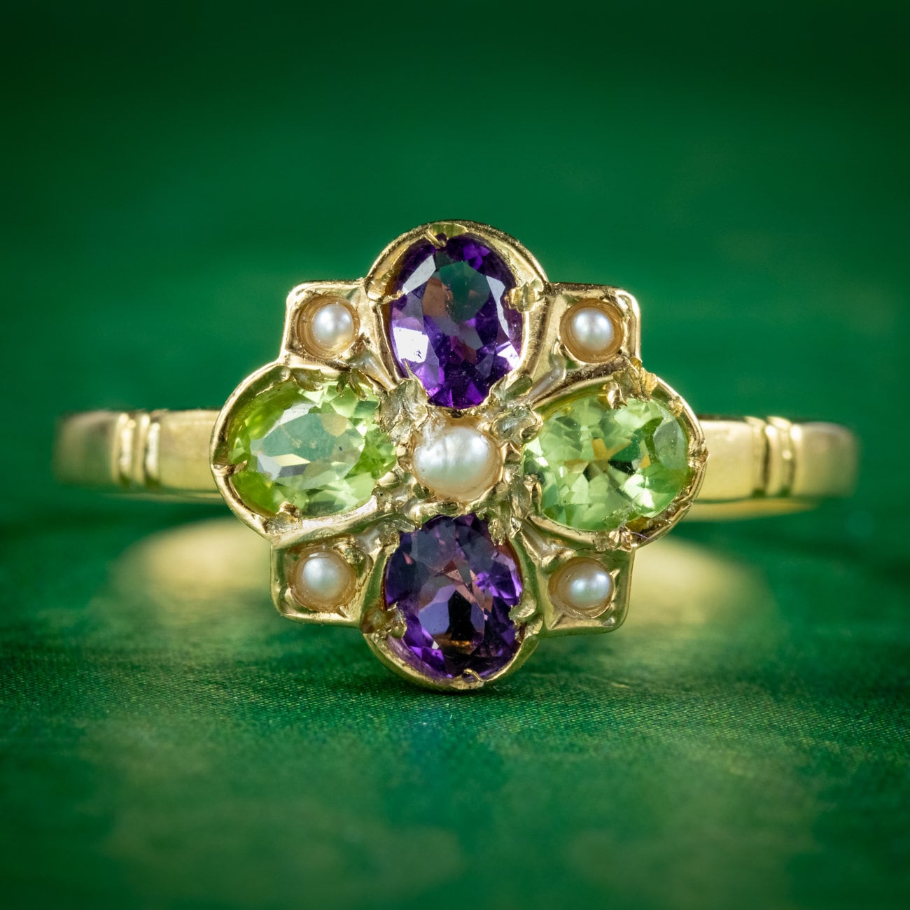 Edwardian Suffragette Stil Cluster Ring Perle Peridot Amethyst Edwardian Suffragette Stil Cluster Ring Perle Peridot Amethyst von LaurelleLtd