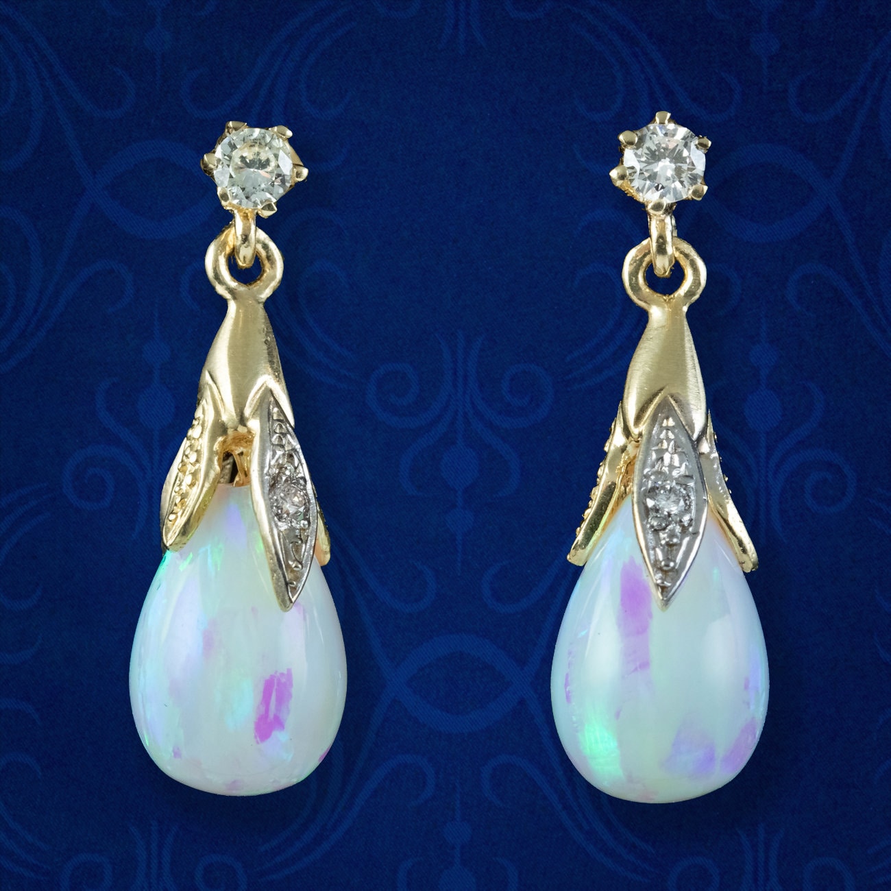 Victorian Style Opal Diamant Tropfen Ohrringe 9 Karat Gold von LaurelleLtd