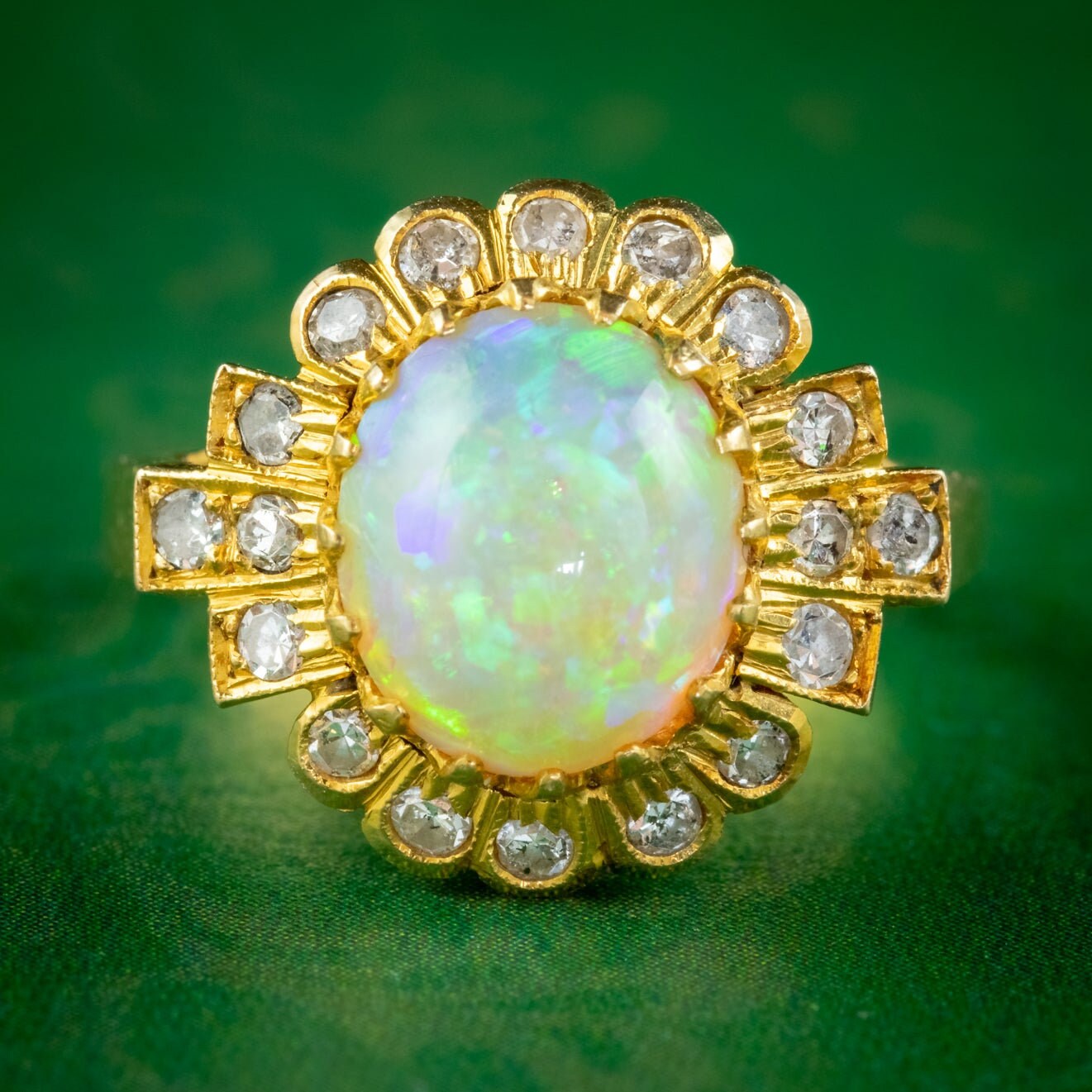 Vintage Opal Diamant Cluster Ring 18Ct Gold 2.50Ct Natürlicher von LaurelleLtd