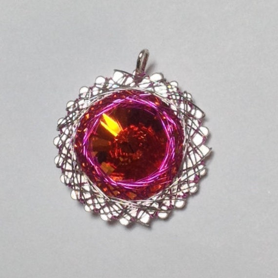 Swarovski Kristall Im Zahnrad Anhänger Mit Kette Halskette von LaurelsBasket