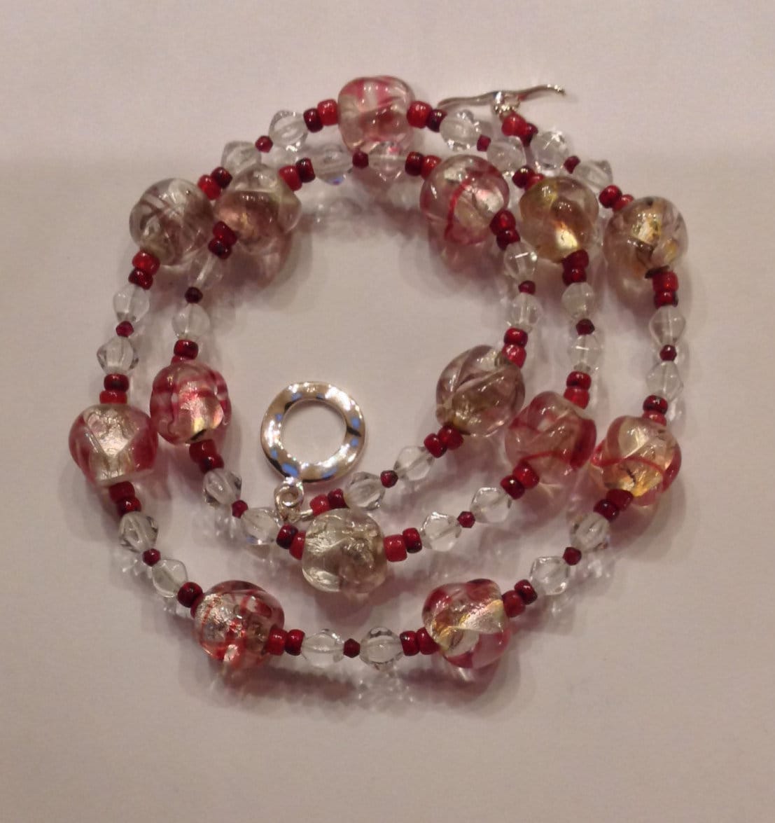 Vintage Cranberry, Gold Und Silber Halskette von LaurelsBasket