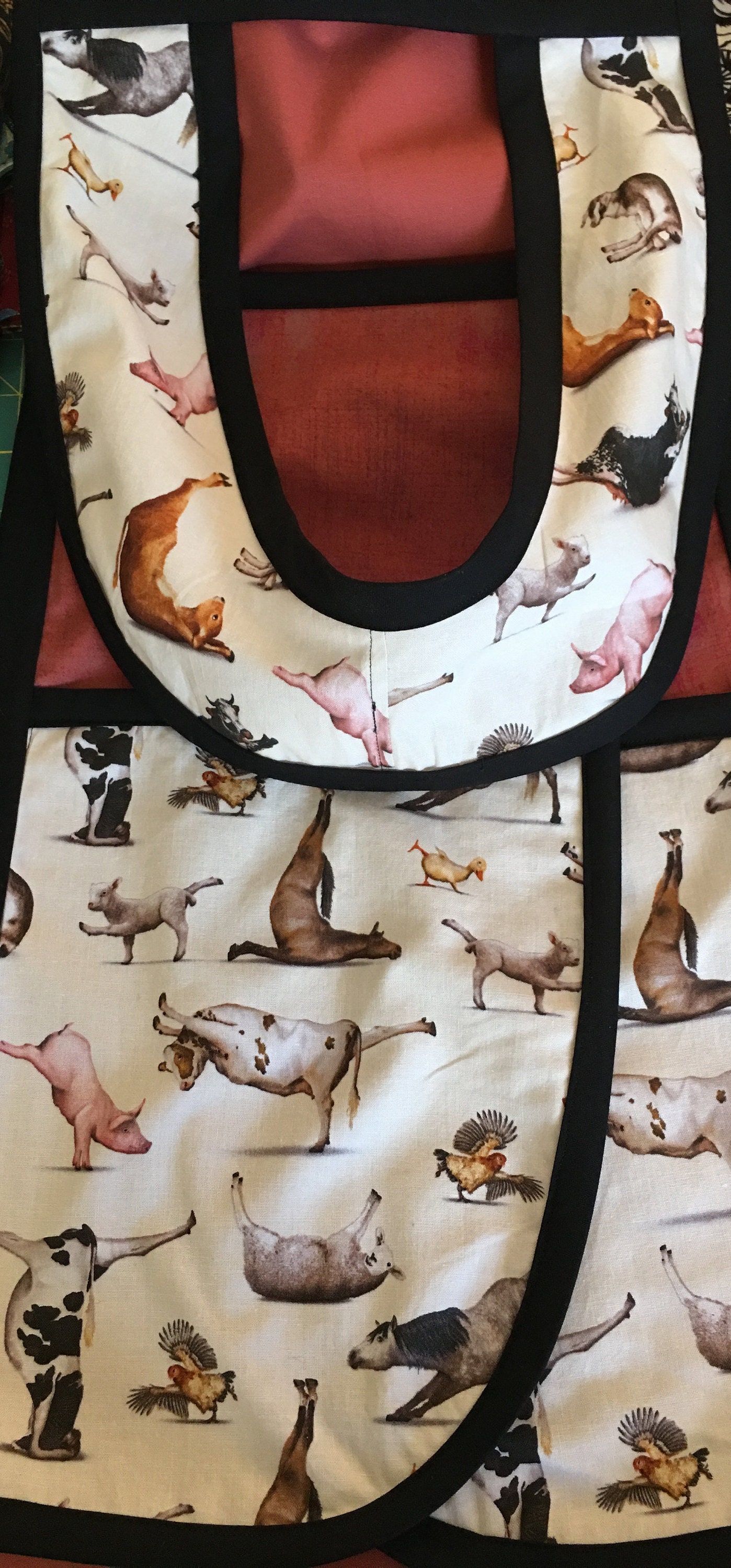 Yoga Tiere Schürze von LaurelsBasket