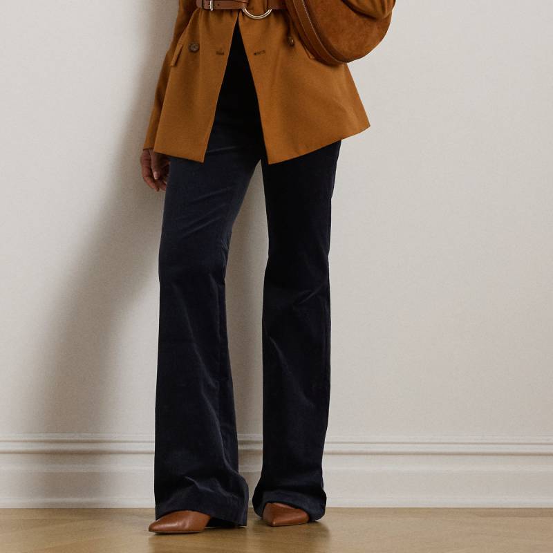 Kordsamthose mit ausgestelltem Bein von Lauren