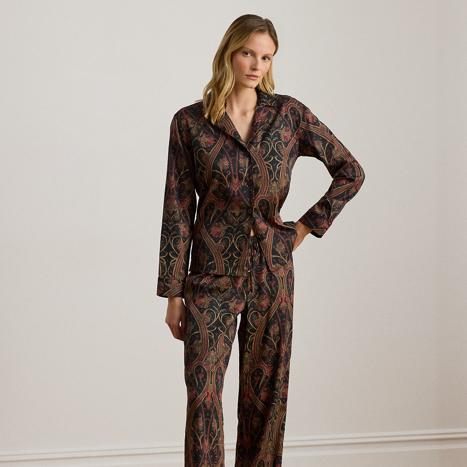 Pyjama aus Atlas mit Paisley-Motiv Pyjama aus Atlas mit Paisley-Motiv von Lauren