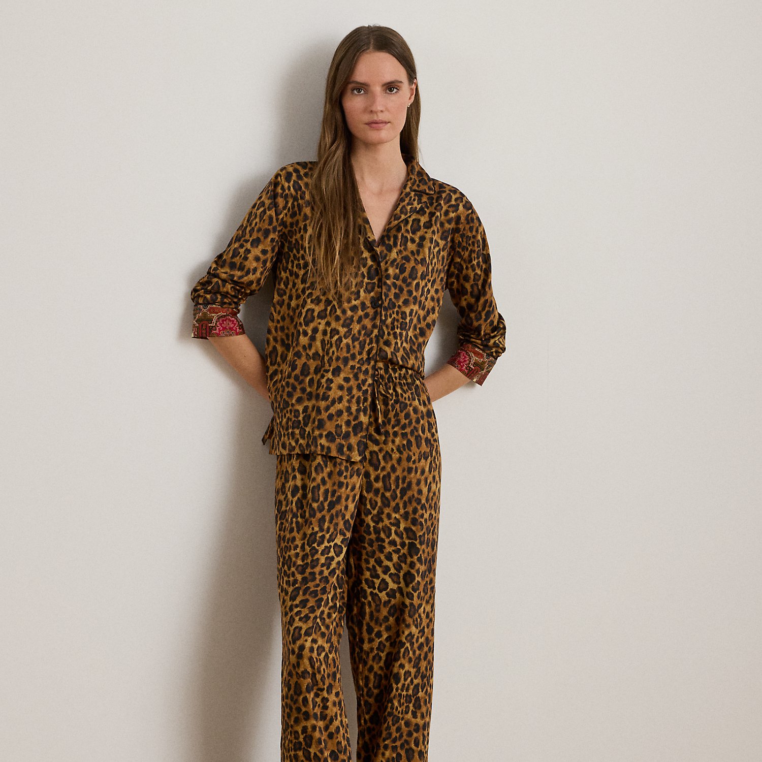 Satin-Pyjama mit Leopard-Paisley-Muster Satin-Pyjama mit Leopard-Paisley-Muster von Lauren