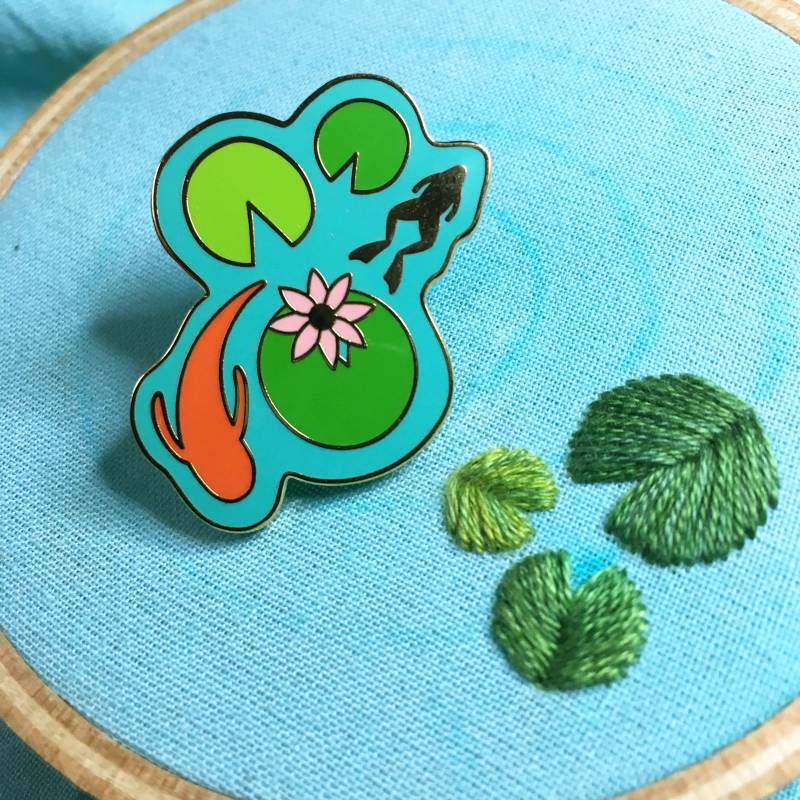 Seerosenteich Harte Emaille Pin von LaurenDupps