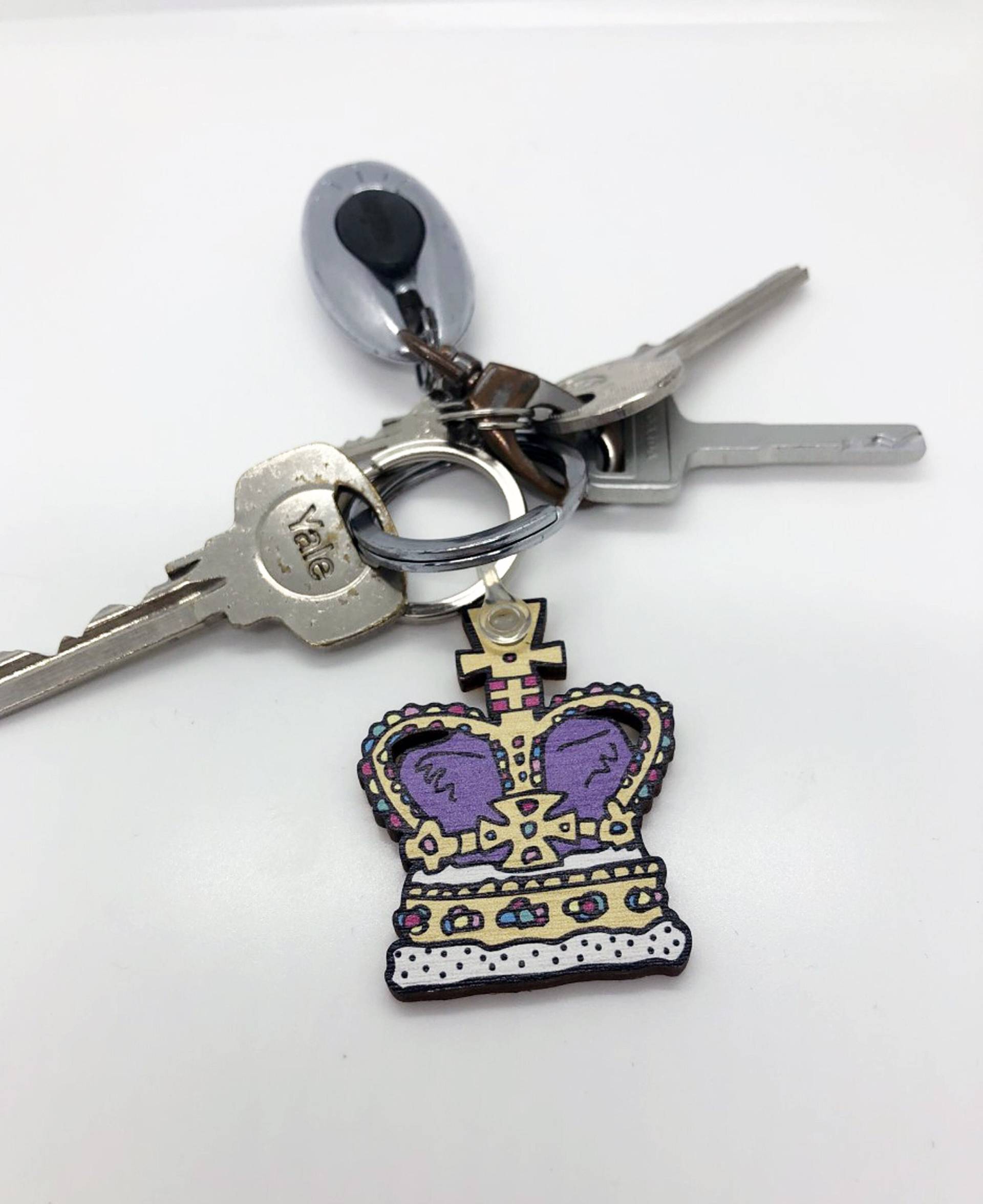 Hölzerne Kronjuwelen-Schlüsselring, Königlicher Schlüsselbund Hölzerne Kronjuwelen-Schlüsselring, Königlicher Schlüsselbund von LaurensFirstArtShop
