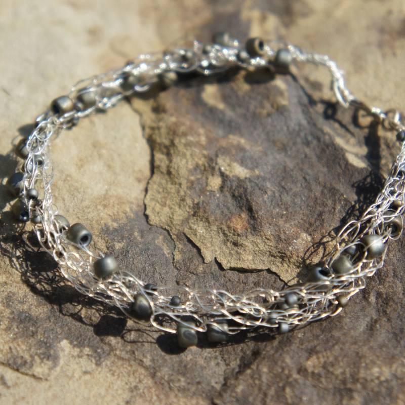 Feines Silber Armband Mit Glasperlen Und Häkeln - B002 Feines Silber Armband Mit Glasperlen Und Häkeln - B002 von LaurieRhoads