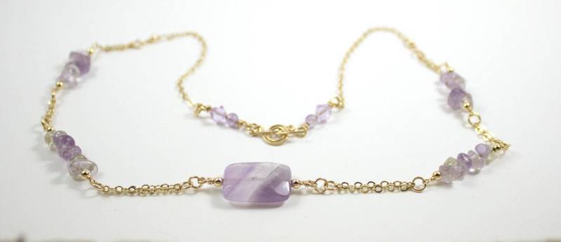 Amethyst Halskette, Moderne Mit Kette, Minimal Lila Und Gold, Februar Geburtsstein Amethyst Halskette, Moderne Mit Kette, Minimal Lila Und Gold, Februar Geburtsstein von LaurieRobertsJewelry