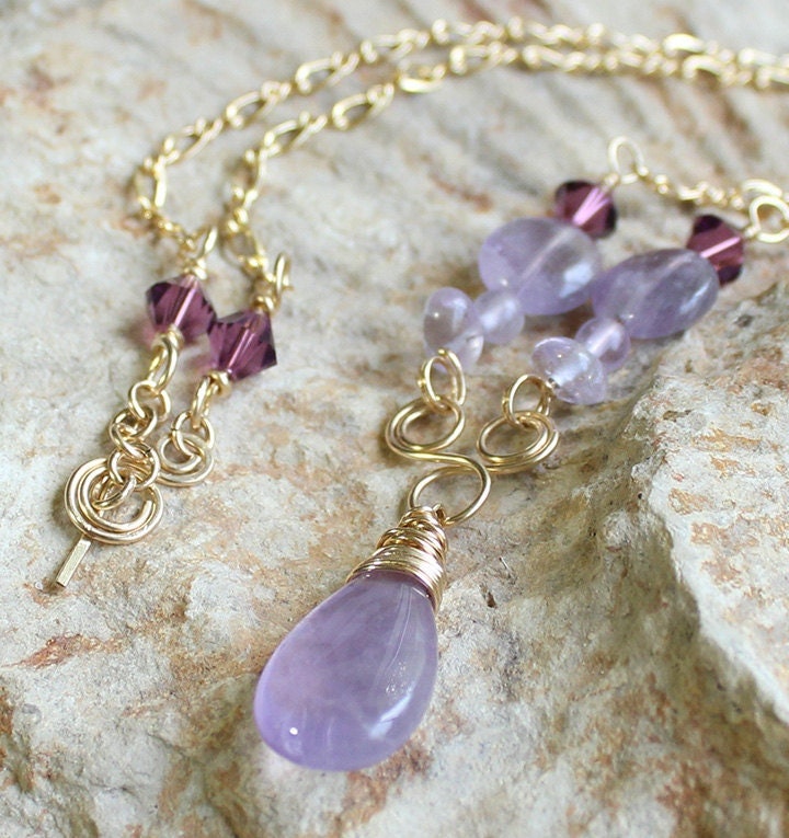 Amethyst Halskette, Tropfen Anhänger Moderne Gold Und Lila Februar Birthstone Amethyst Halskette, Tropfen Anhänger Moderne Gold Und Lila Februar Birthstone von LaurieRobertsJewelry
