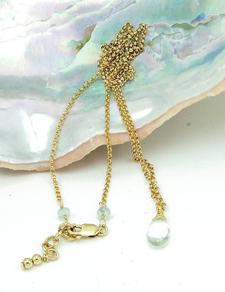 Aquamarin Halskette, Tropfen Minimal Anhänger, Kleine März Geburtsstein Aquamarin Halskette, Tropfen Minimal Anhänger, Kleine März Geburtsstein von LaurieRobertsJewelry