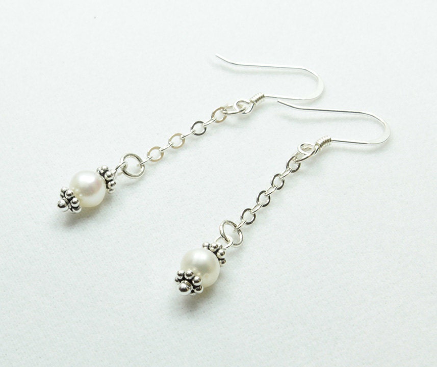 Birnen Ohrringe, Perlenohrringe, Perlen Und Kettenohrringe, Sterling, Moderne Juni Birthstone Birnen Ohrringe, Perlenohrringe, Perlen Und Kettenohrringe, Sterling, Moderne Juni Birthstone von LaurieRobertsJewelry