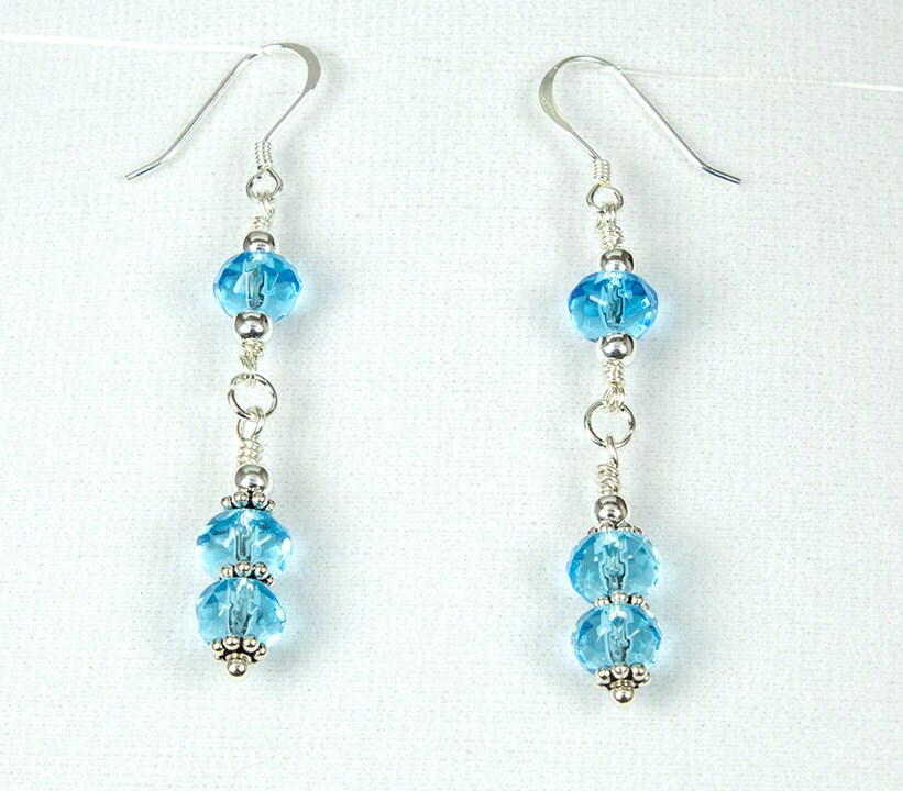 Ohrringe Aus Sterlingsilber Und Blauem Glas Ohrringe Aus Sterlingsilber Und Blauem Glas von LaurieRobertsJewelry