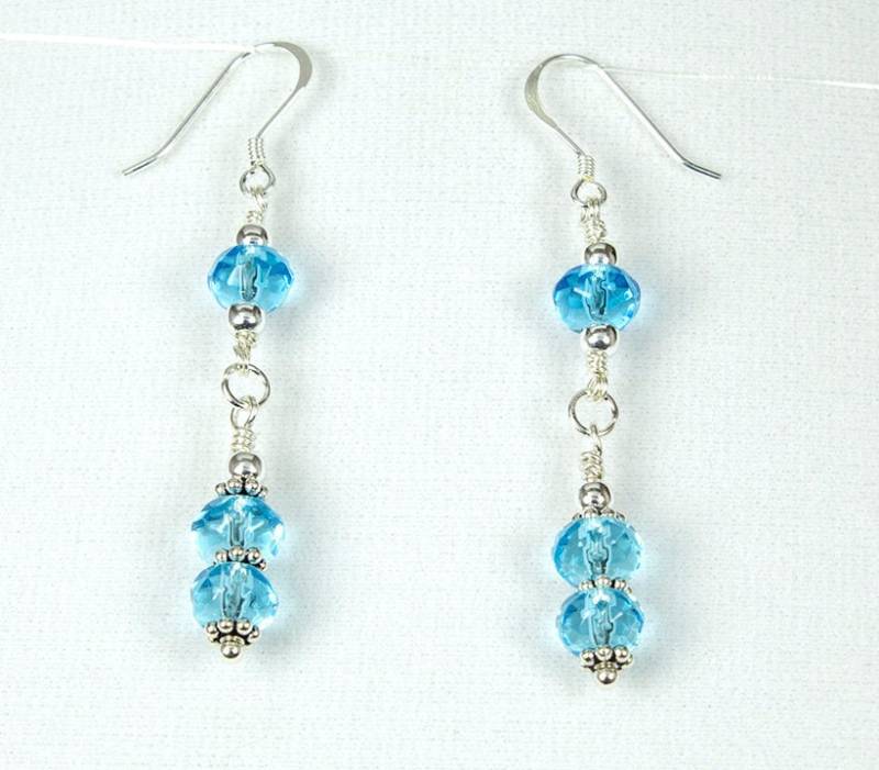Ohrringe Aus Sterlingsilber Und Blauem Glas Ohrringe Aus Sterlingsilber Und Blauem Glas von LaurieRobertsJewelry