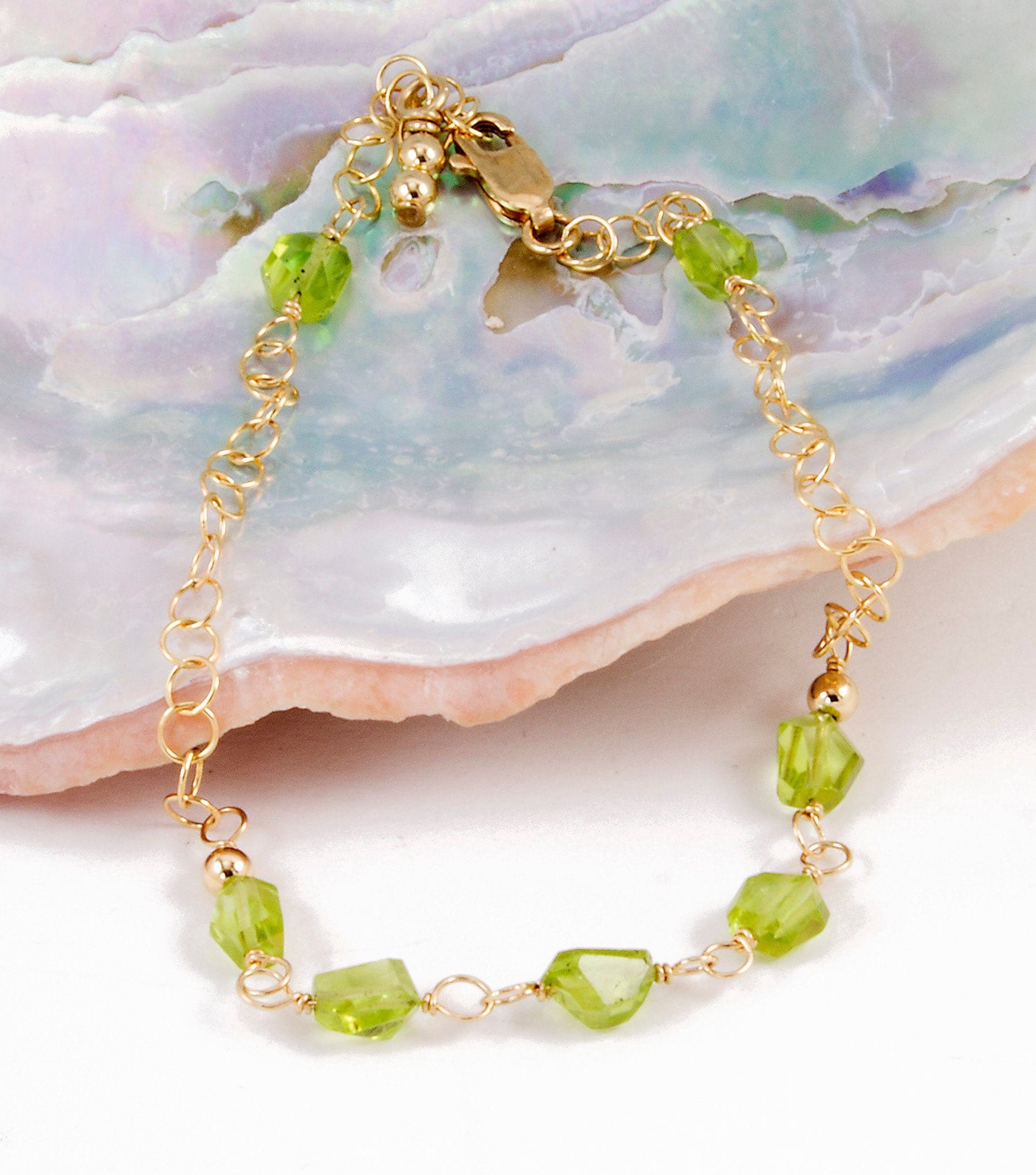 Peridot Ankle Armband, Fußkettchen, Zarte Kette Grün Und Gold Schmuck, 14K Filled Fußkettchen Peridot Ankle Armband, Fußkettchen, Zarte Kette Grün Und Gold Schmuck, 14K Filled Fußkettchen von LaurieRobertsJewelry