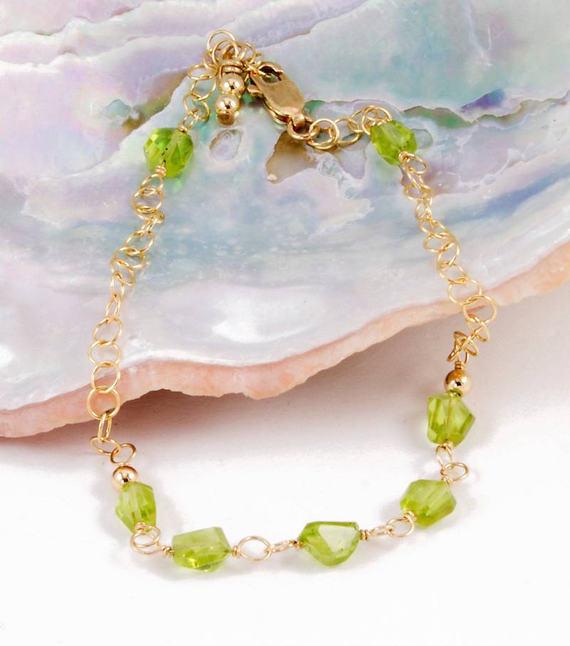 Peridot Ankle Armband, Fußkettchen, Zarte Kette Grün Und Gold Schmuck, 14K Filled Fußkettchen Peridot Ankle Armband, Fußkettchen, Zarte Kette Grün Und Gold Schmuck, 14K Filled Fußkettchen von LaurieRobertsJewelry