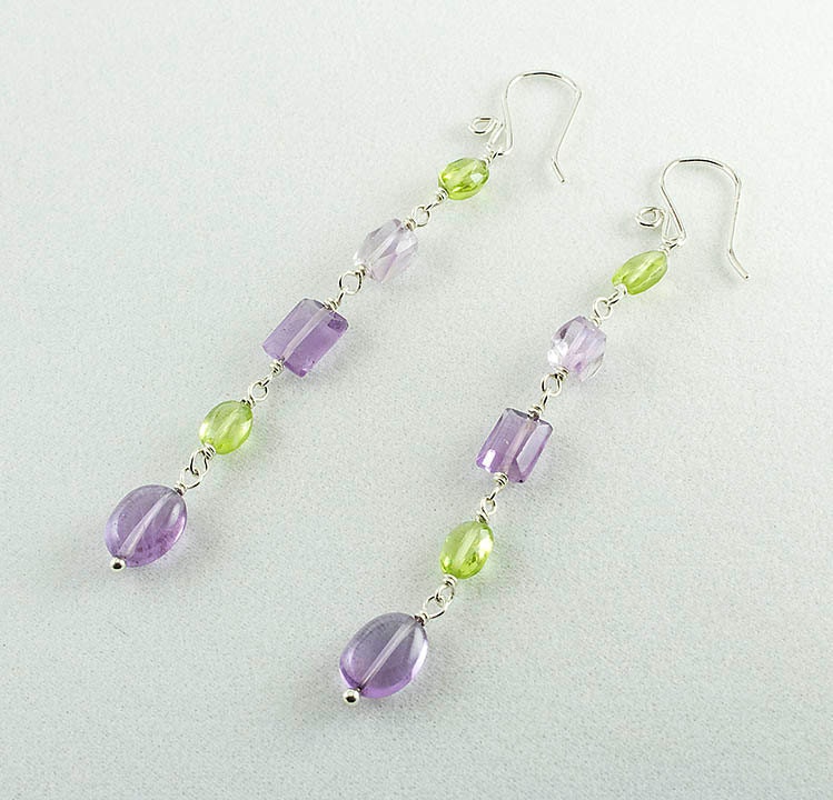 Peridot Und Amethyst Ohrringe, Sterling Silber, Peridot, Lange Tropfenohrringe Peridot Und Amethyst Ohrringe, Sterling Silber, Peridot, Lange Tropfenohrringe von LaurieRobertsJewelry