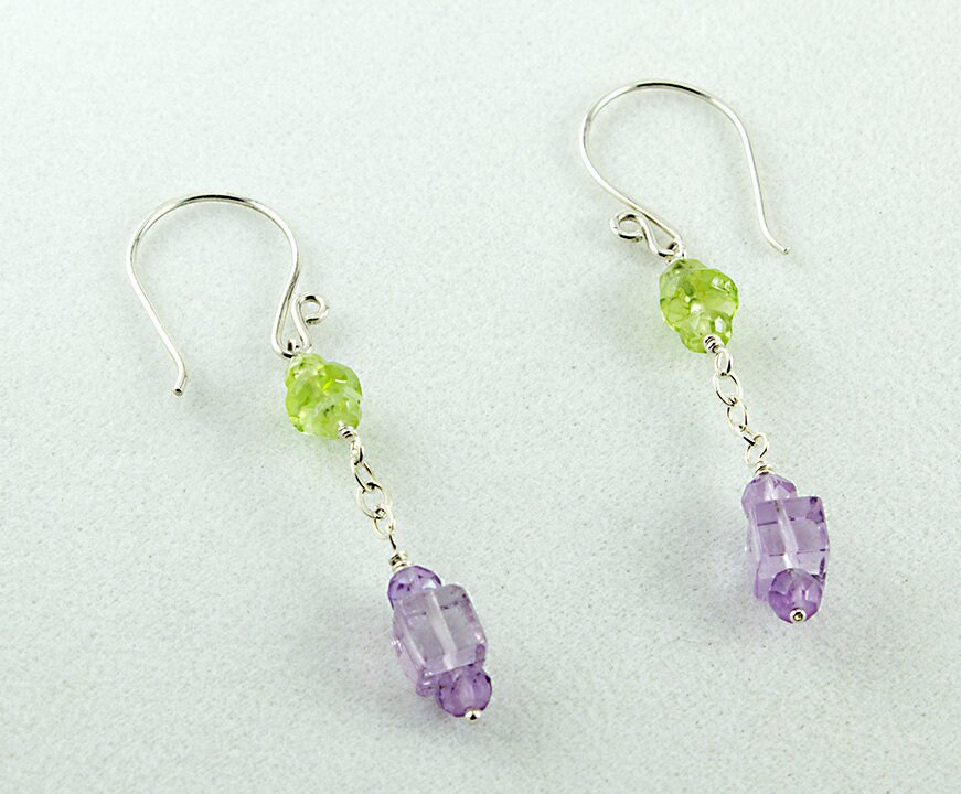 Peridot Und Amethyst Ohrringe, Tropfen Sterling Silber Mit Peridot Und Amethyst Ohrringe, Tropfen Sterling Silber Mit von LaurieRobertsJewelry