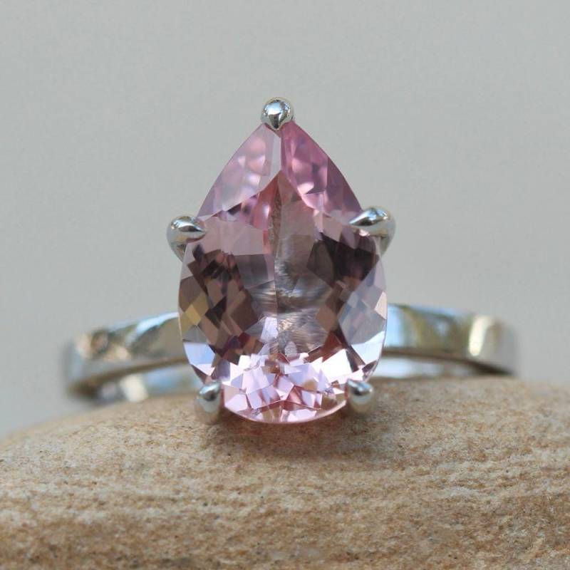 Echter Rosa Morganit Ring - Solitär Verlobungsring Mit 12 X 8 Mm Im Pear Cut Von Laurie Sarah, Lifetime Care Plan Inklusive Ls5951 von LaurieSarahDesigns