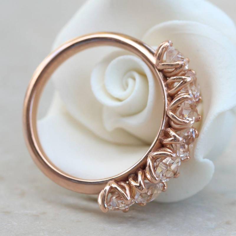 Herz Morganit Ehering Sieben Stein Pfirsich Rosa Mit Blütenblatt Zacken, Lifetime Care Plan Inklusive, Echte Edelsteine Ls5938 von LaurieSarahDesigns