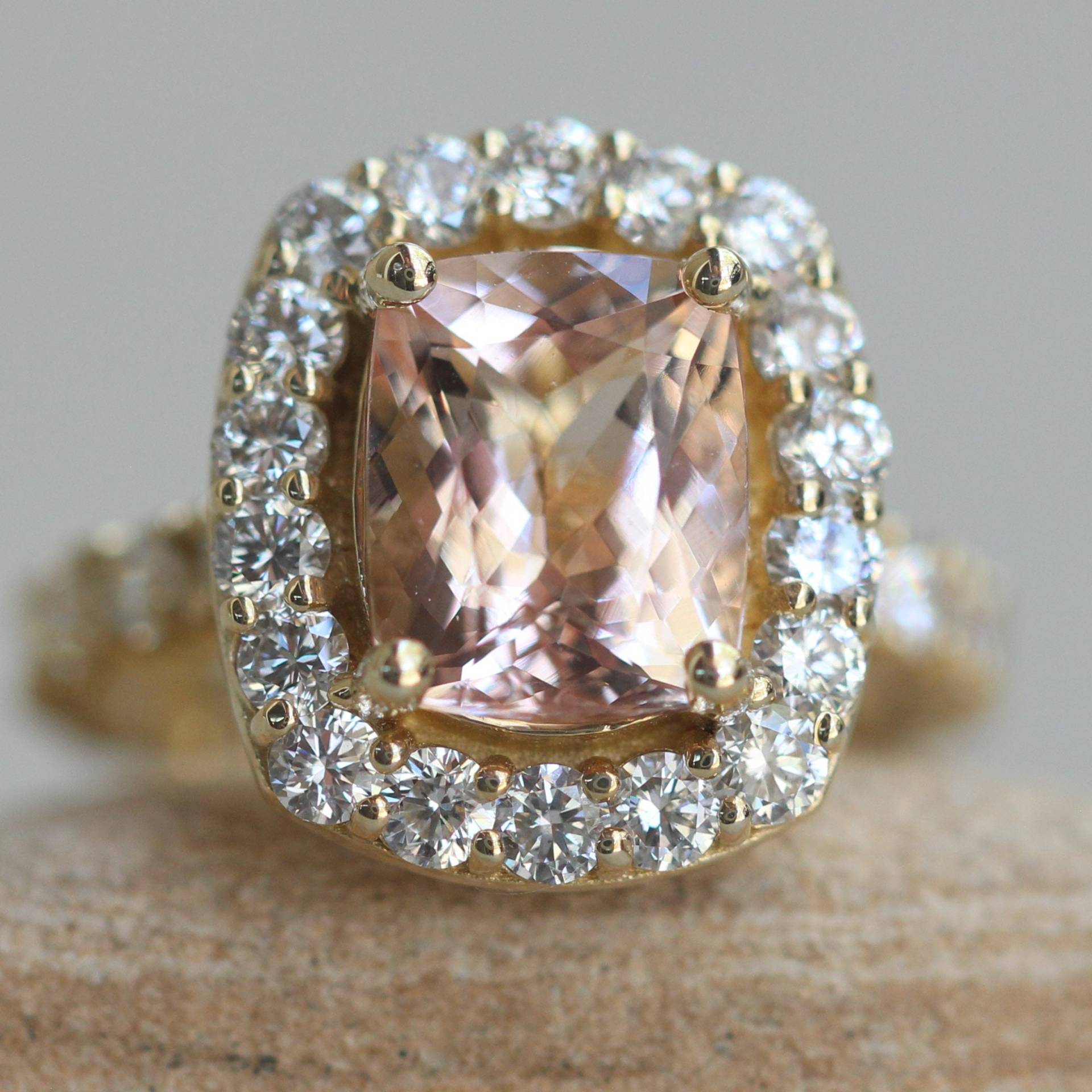 Kissen-Morganit-Ring Mit Großem Diamantschaft, Diamant-Korb, Lebenslanger Pflegeplan Inklusive, Echte Edelsteine Und Diamanten Ls7161 von LaurieSarahDesigns