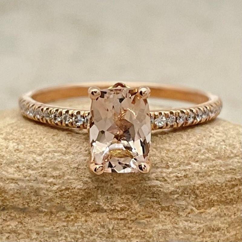 Länglicher Kissen Morganit Ring Dünner Solitär Mit Diamantschaft, Lifetime Care Plan Inklusive, Echte Edelsteine Und Diamanten Ls5134 von LaurieSarahDesigns
