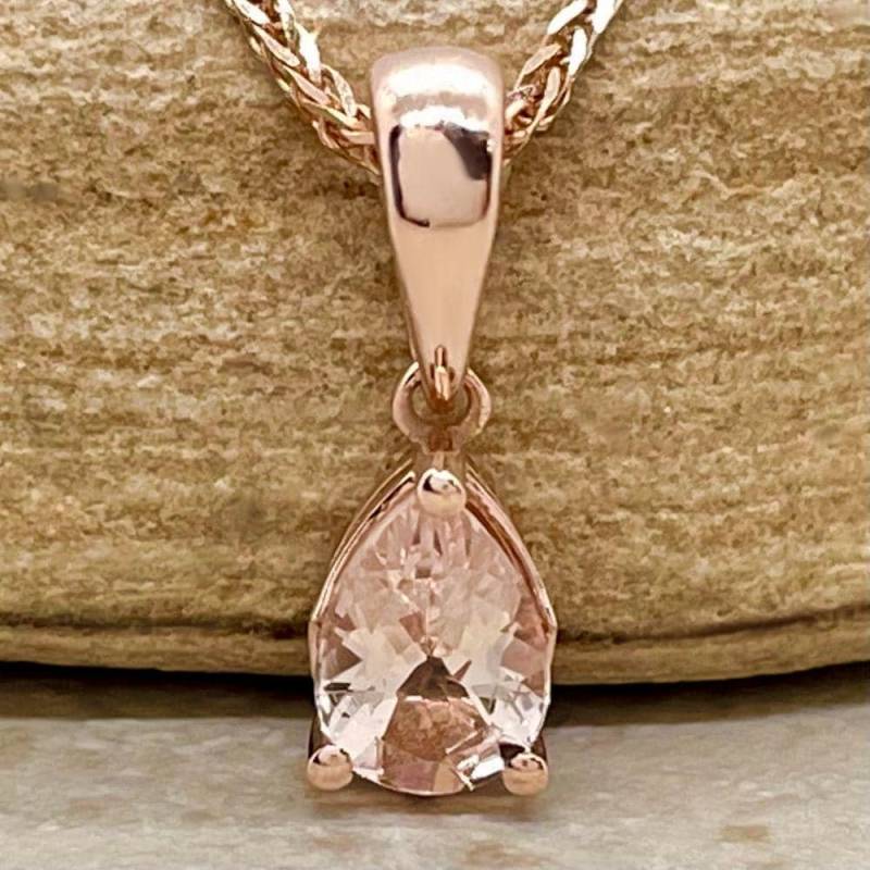 Morganit Anhänger in Birnenschliff, Zierlicher Tropfen Filigraner Brautschmuck, Inklusive Lifetime Care Plan, Echter Hochwertiger Edelstein Ls5690 von LaurieSarahDesigns