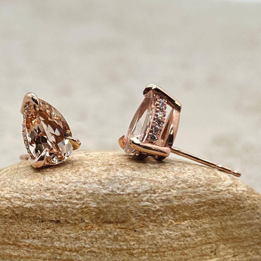 Morganit Ohrringe Im Tropfenschliff Mit Klauenspitzen, Versteckten Diamanthalos, Lebenslangem Pflegeplan Inklusive, Echten Edelsteinen Und Diamanten von LaurieSarahDesigns