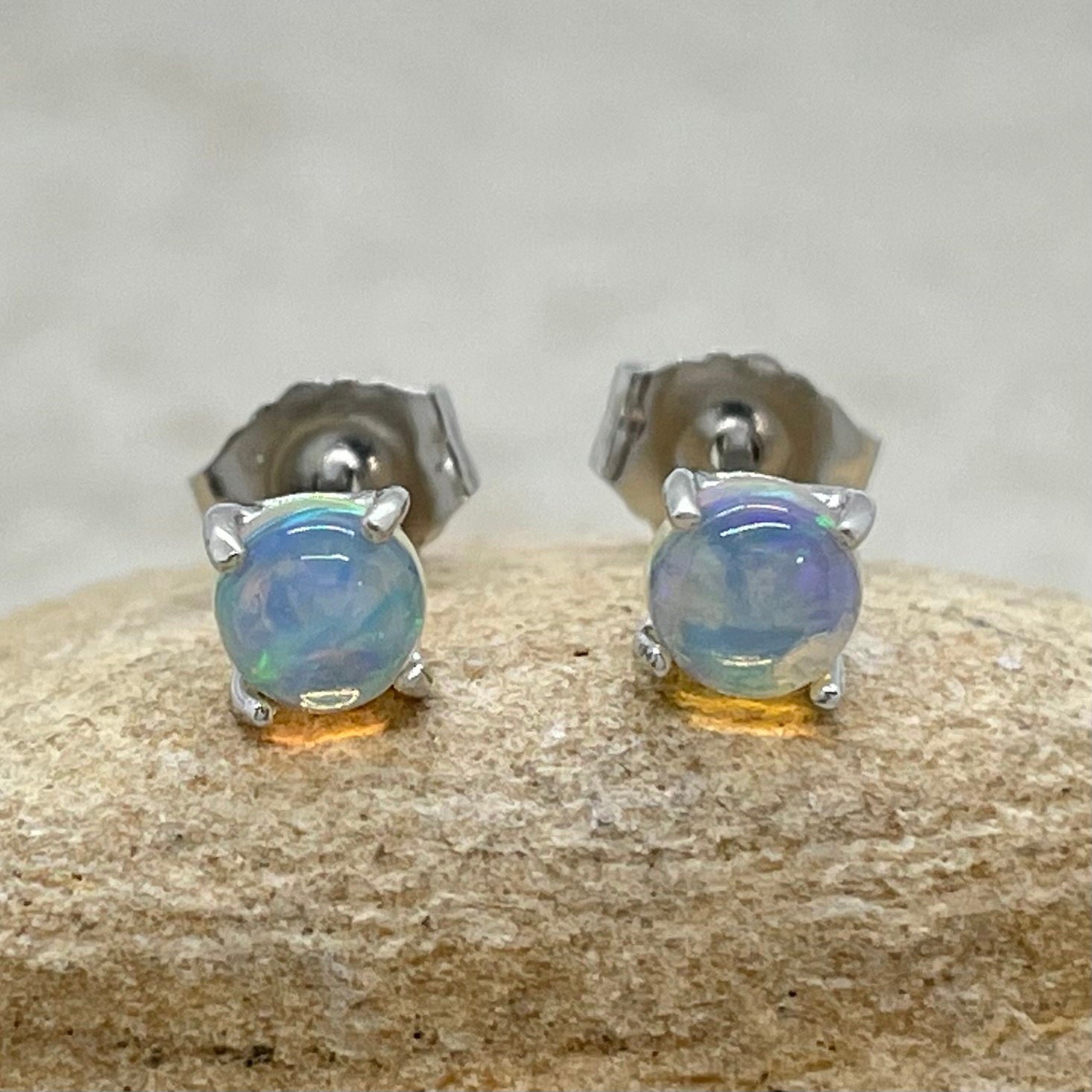 Crystal Opal Birthstone Ohrstecker, Oktober Geschenk Mutter, Oma, Push Geschenk, Lifetime Care Plan Inklusive, Echte Edelsteine Ls6441 Crystal Opal Birthstone Ohrstecker, Oktober Geschenk Mutter, Oma, Push Geschenk, Lifetime Care Plan Inklusive, Echte Edelsteine Ls6441 von LaurieSarahDesigns