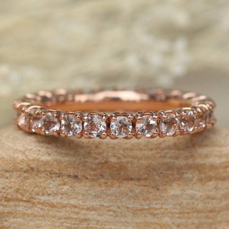 Runder Morganit-stapelring Mit Runden 2-mm-Edelsteinen Gehalten Von Lilienzinken, Lebenslanger Pflegeplan Inklusive, Echte Edelsteine Ls6024 von LaurieSarahDesigns