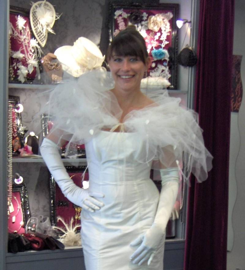 Laurine Masset, Hollywood Brautstola Aus Weißem Oder Cremefarbenem Tüll, Tüll Mit Pelzeffekt, Glamourös, Üppig, Fliege Vorne von LaurineMasset