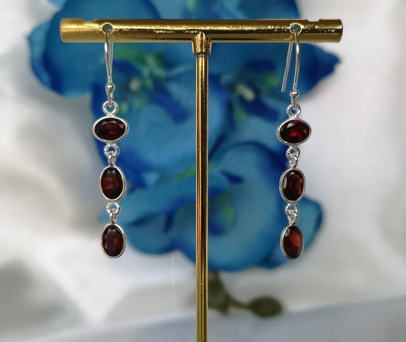 Granat Ohrstecker Ohrringe 925 Silber Schmuck Silberschmuck Hängend Edel Elegant Rot Edelstein Natürlich Geburtsstein Januar von Lauritasschmuck