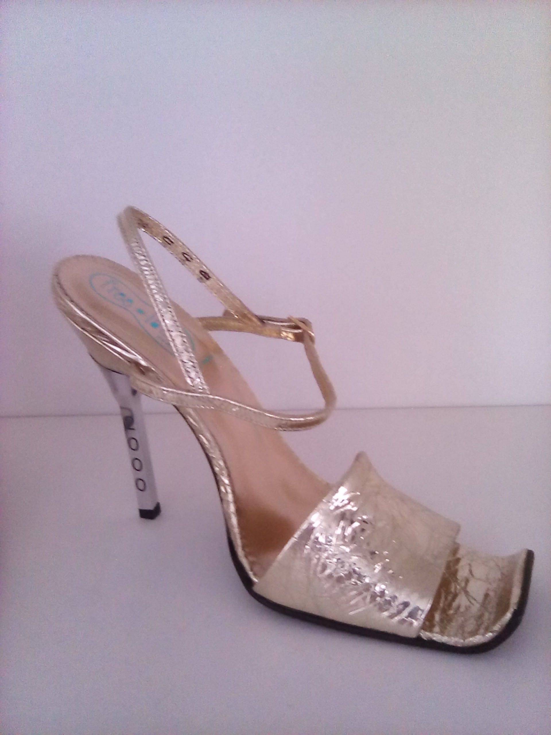 Free Lance Sandales En Cuir Doré Pointure 36 Frankreich Free Lance Sandales En Cuir Doré Pointure 36 Frankreich von Lauryneboutique