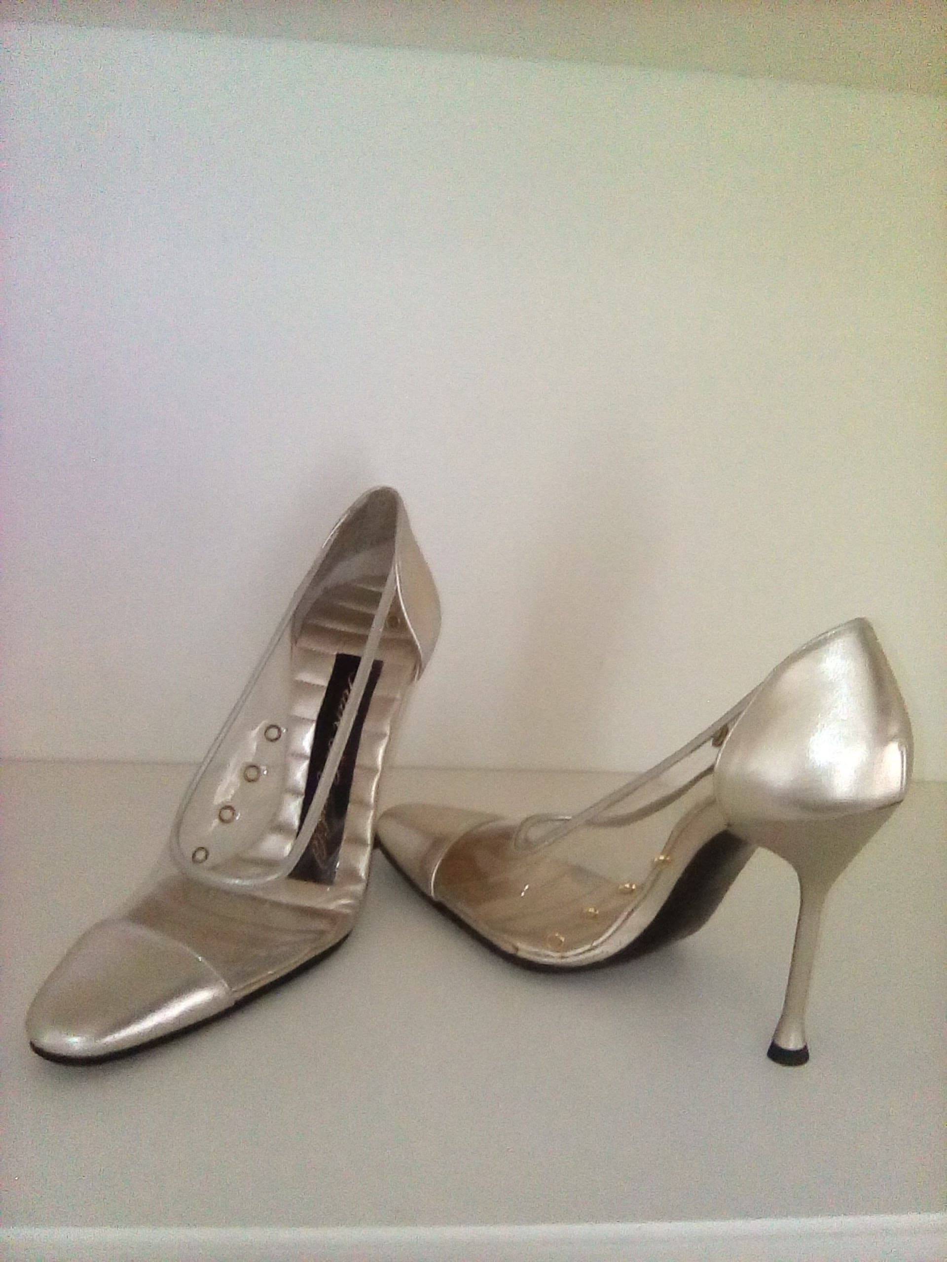 Karl Lagerfeld Escarpins En Cuir Argent Karl Lagerfeld Escarpins En Cuir Argent von Lauryneboutique