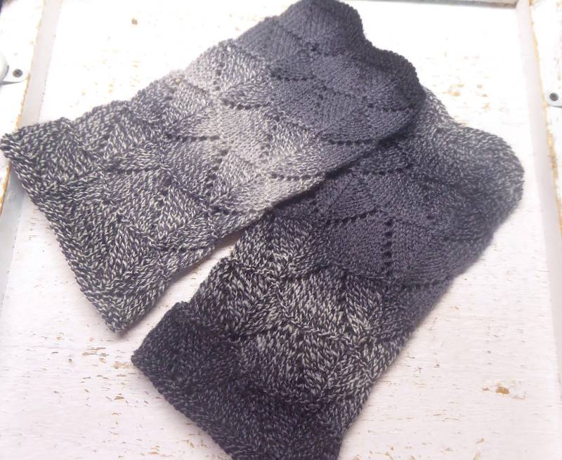 Handstulpen Pulswärmer Handgestrickt Aus Verlaufsgarn von LauterNetteSaechala