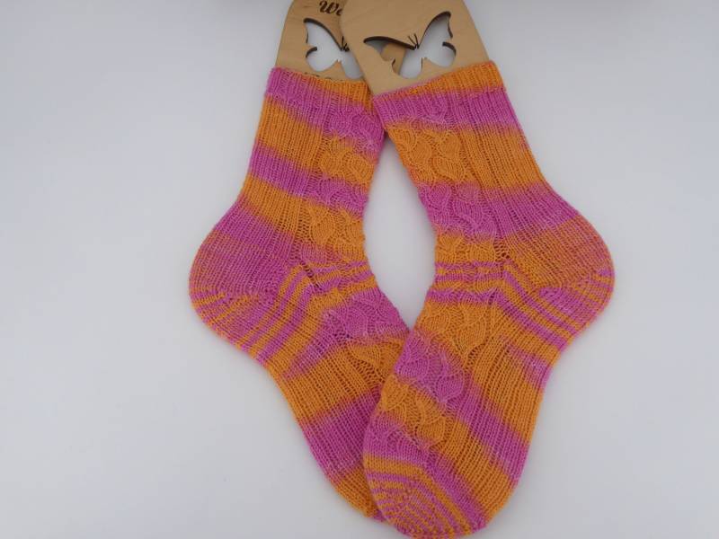 Socken Aus Handgefärbter Sockenwolle Handgestrickt Größe 39/40 von LauterNetteSaechala