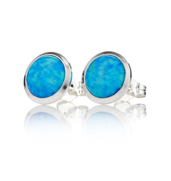 Silber Blauer Opal Ohrstecker Handgefertigte 6 Mm von LavanJewellery