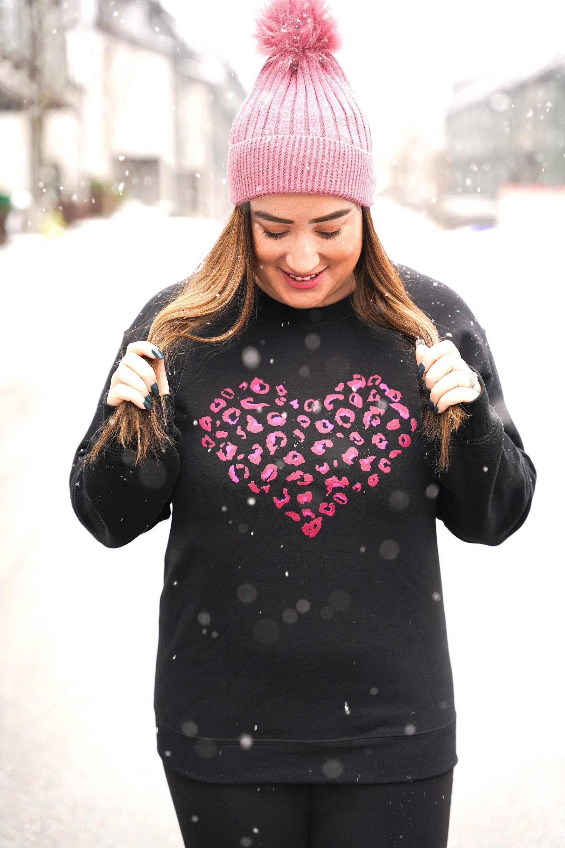 Adults Sweet Wild Heart Sweater in Pink Adults Sweet Wild Heart Sweater in Pink von LavandKushLifestyle