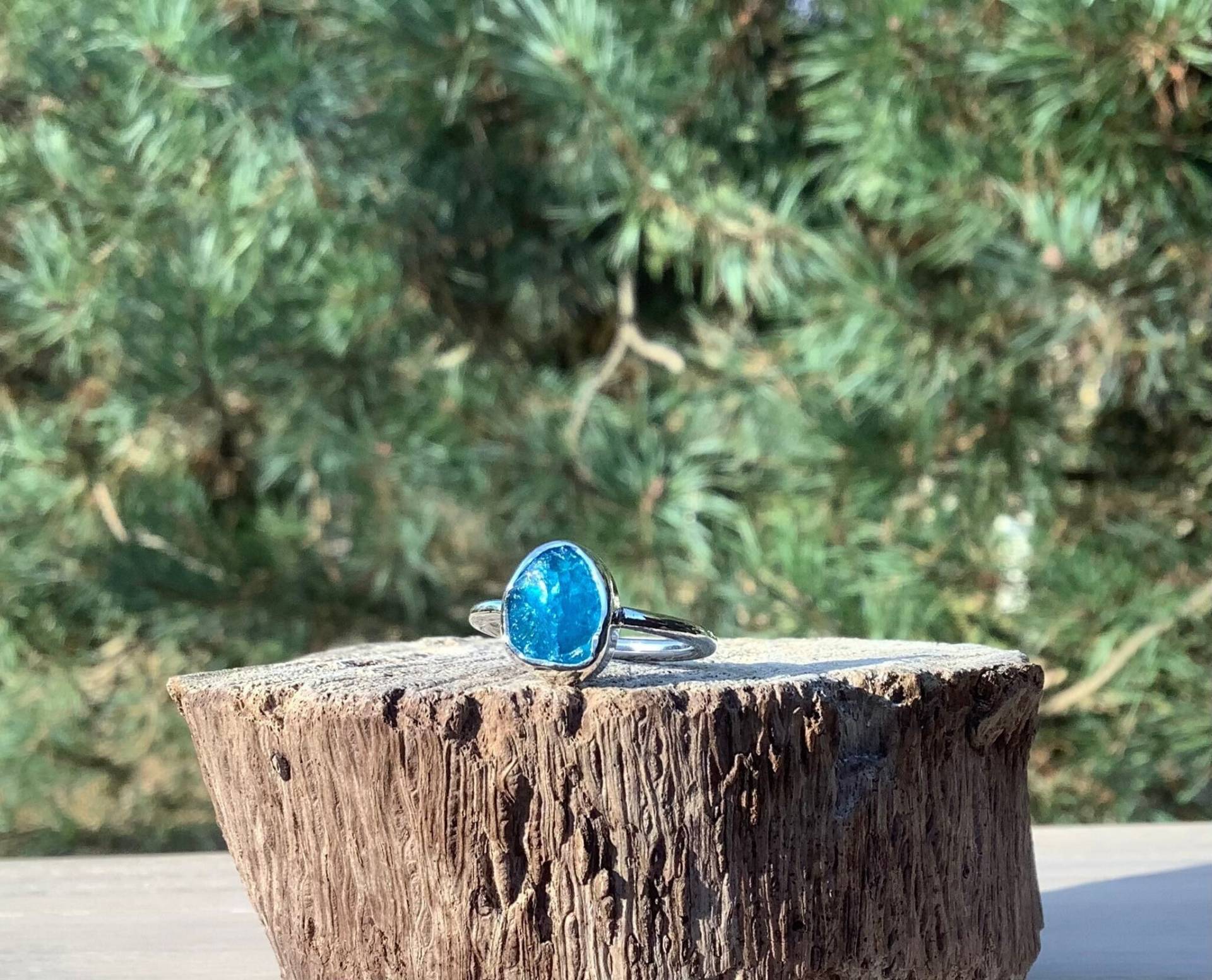 Edelstein Silber Ring, Roh Blauer Apatit, Etwas Blaues Brautschmuck, Geschenk Für Sie von LavantaBay