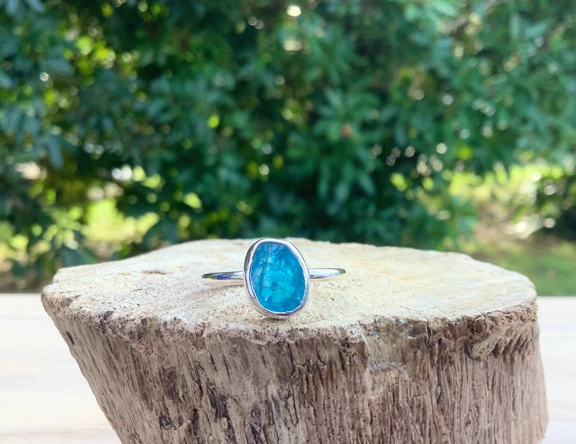 Roher Edelstein Silber Ring, Blauer Apatit, Etwas Blaues Brautschmuck, Geschenk Für Sie von LavantaBay