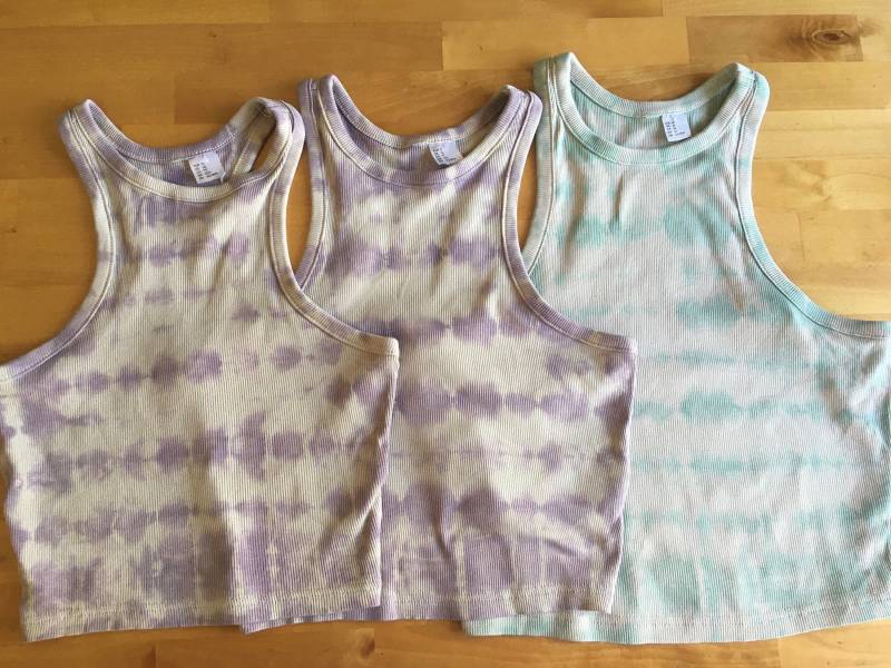 Batik Crop Top von Lavendeblu