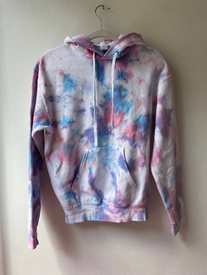 Handgefertigter Tie-Dye-Hoodie von Lavendeblu