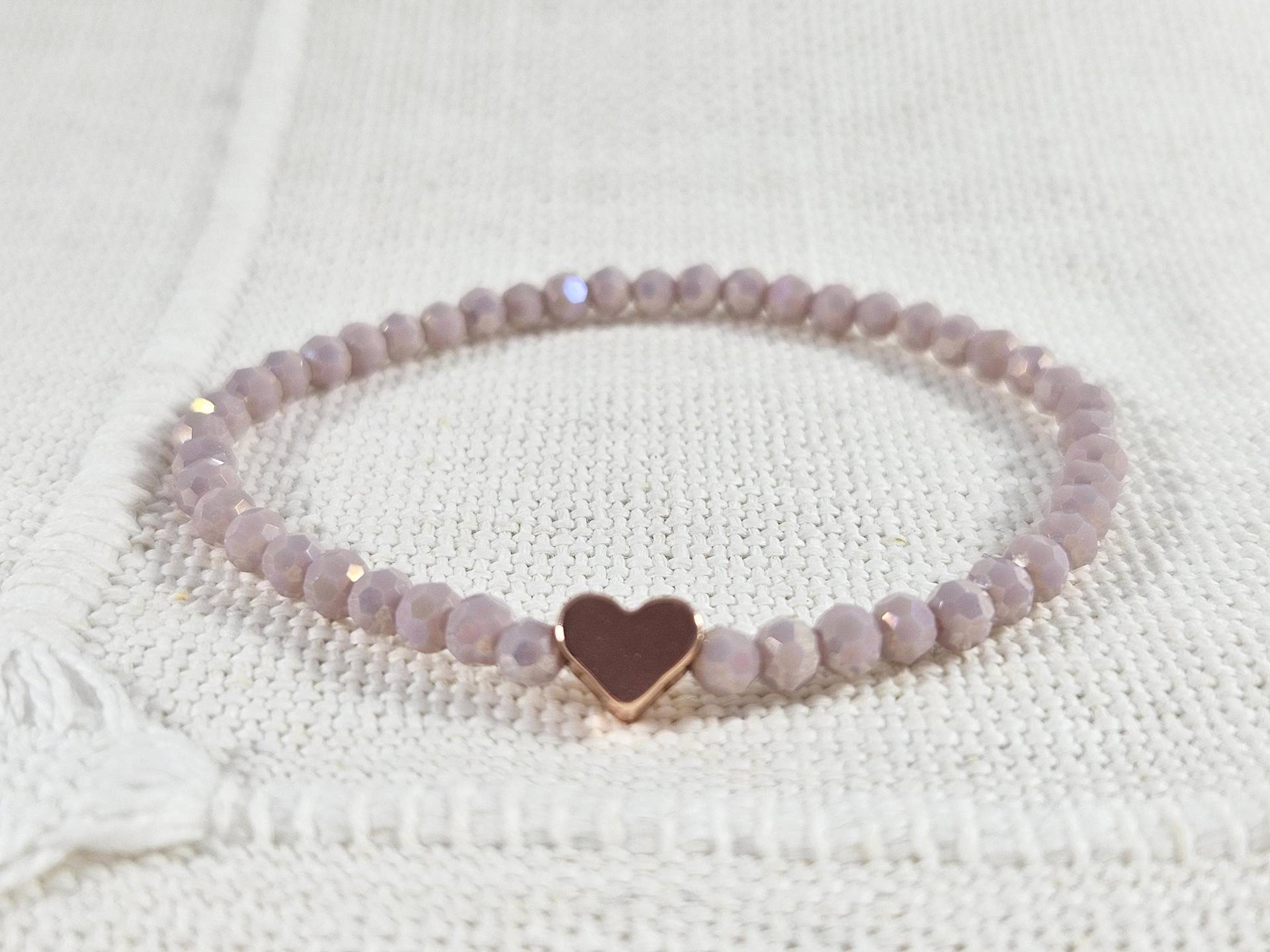 Armband, Facettierte Glasschliffperlen in Flieder, Herz Rose-Vergoldet, Handgemacht, Personalisierbar Armband, Facettierte Glasschliffperlen in Flieder, Herz Rose-Vergoldet, Handgemacht, Personalisierbar von LavenderBijouDesigns