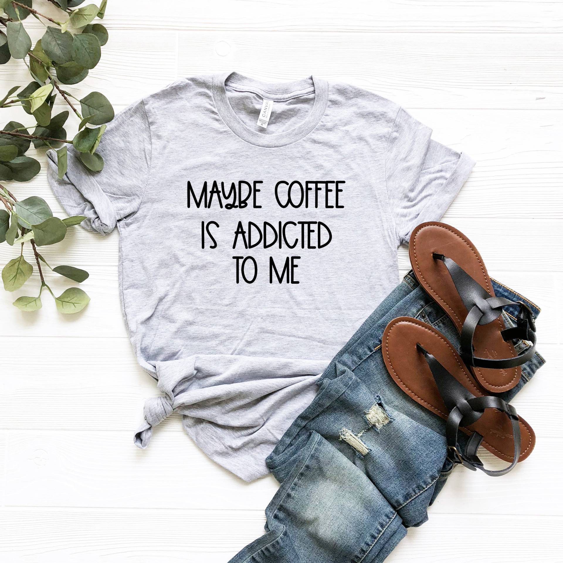 Vielleicht Ist Coffee Addicted To Me | Kaffee T-Shirt Kaffeeliebhaber Shirt Lehrer Lustiges Geschenk von LavenderBluesMarket