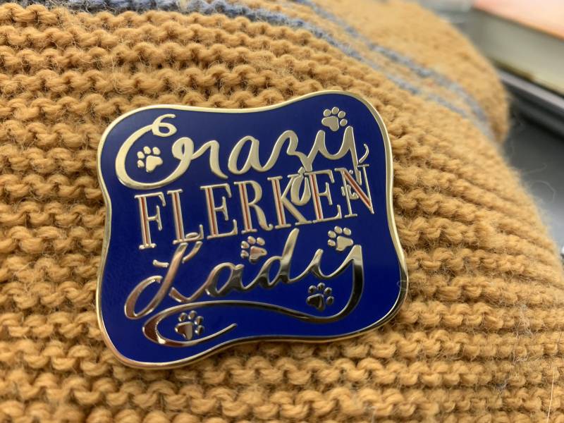 Crazy Flerken Lady - Harte Emaille Pin Crazy Flerken Lady - Harte Emaille Pin von LavenderGreenArt