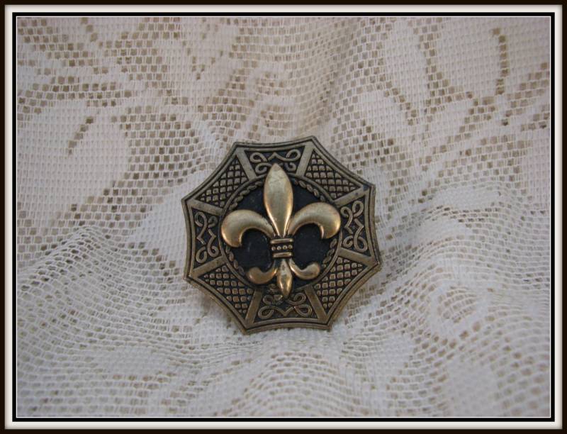 Fleur De Lis Messing Clip Uhr Geschenk Fleur De Lis Messing Clip Uhr Geschenk von LavenderLaceCeltic